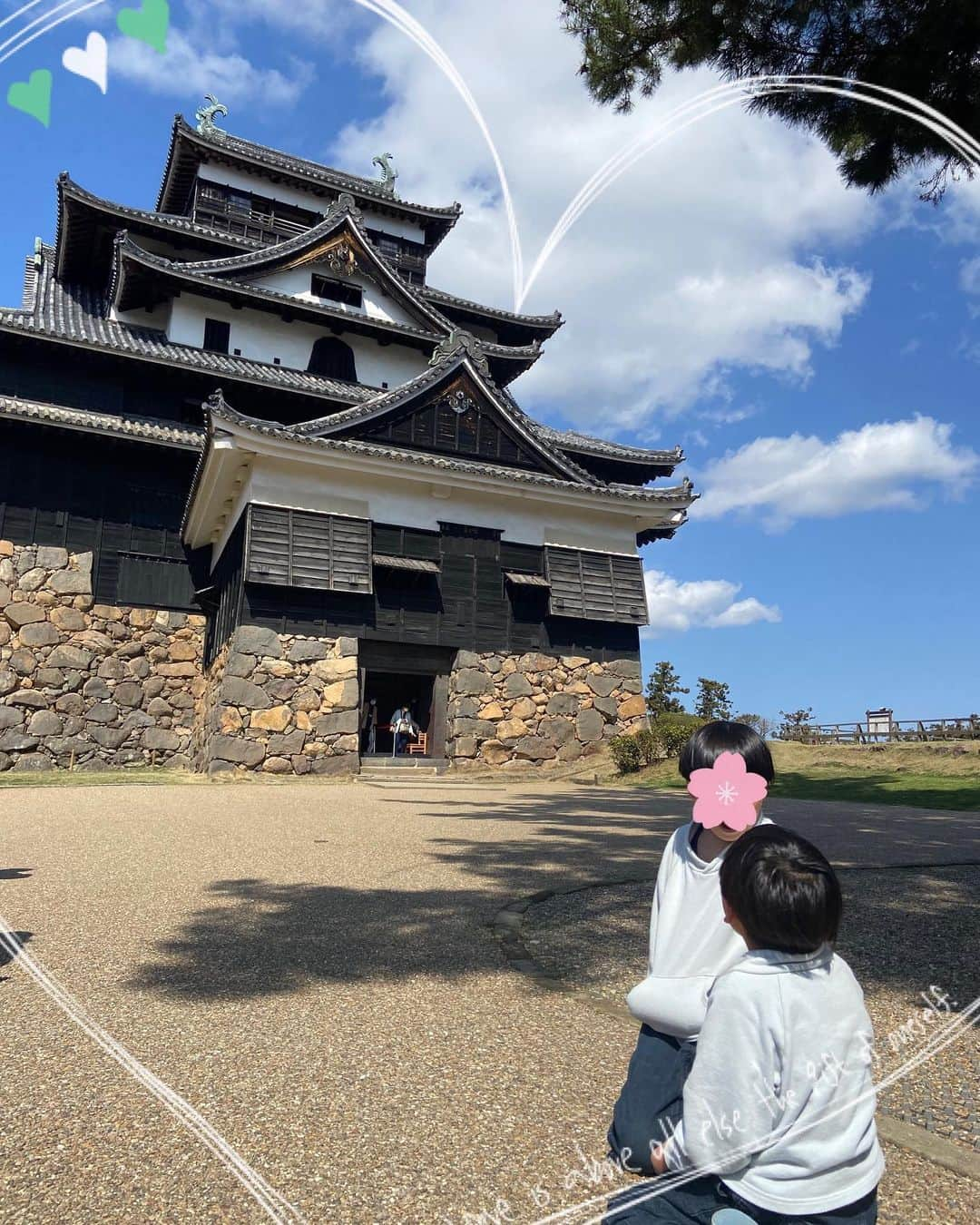 中上育実のインスタグラム：「先日、旦那の実家、島根県へ3年ぶりに里帰りしてきました(✿´ ꒳ ` ) 往復サンライズ出雲で大人はあまり寝られなかったけど、子供達にとってはパラダイスだったことでしょう(╹◡╹๑) 従兄弟たちと遊んだり、松江城やフォーゲルパークに連れて行ってもらったり、旅館にも一泊して…楽しすぎて帰る前夜は2人ともシクシク泣いてました(｡-∀-)  #里帰り#サンライズ出雲  #松江城 #フォーゲルパーク」