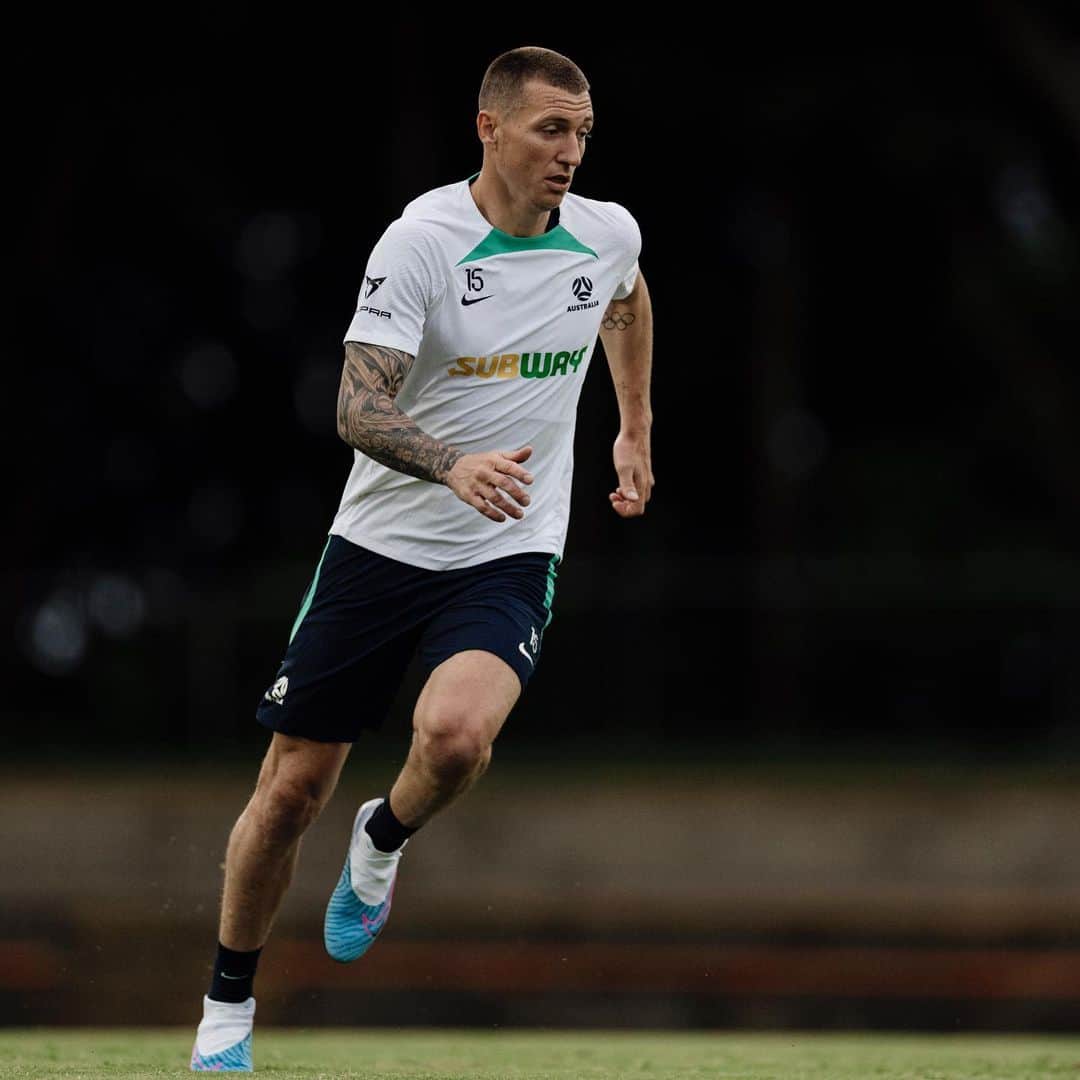 ミッチェル・デュークのインスタグラム：「Home soil 🇦🇺⚽️」