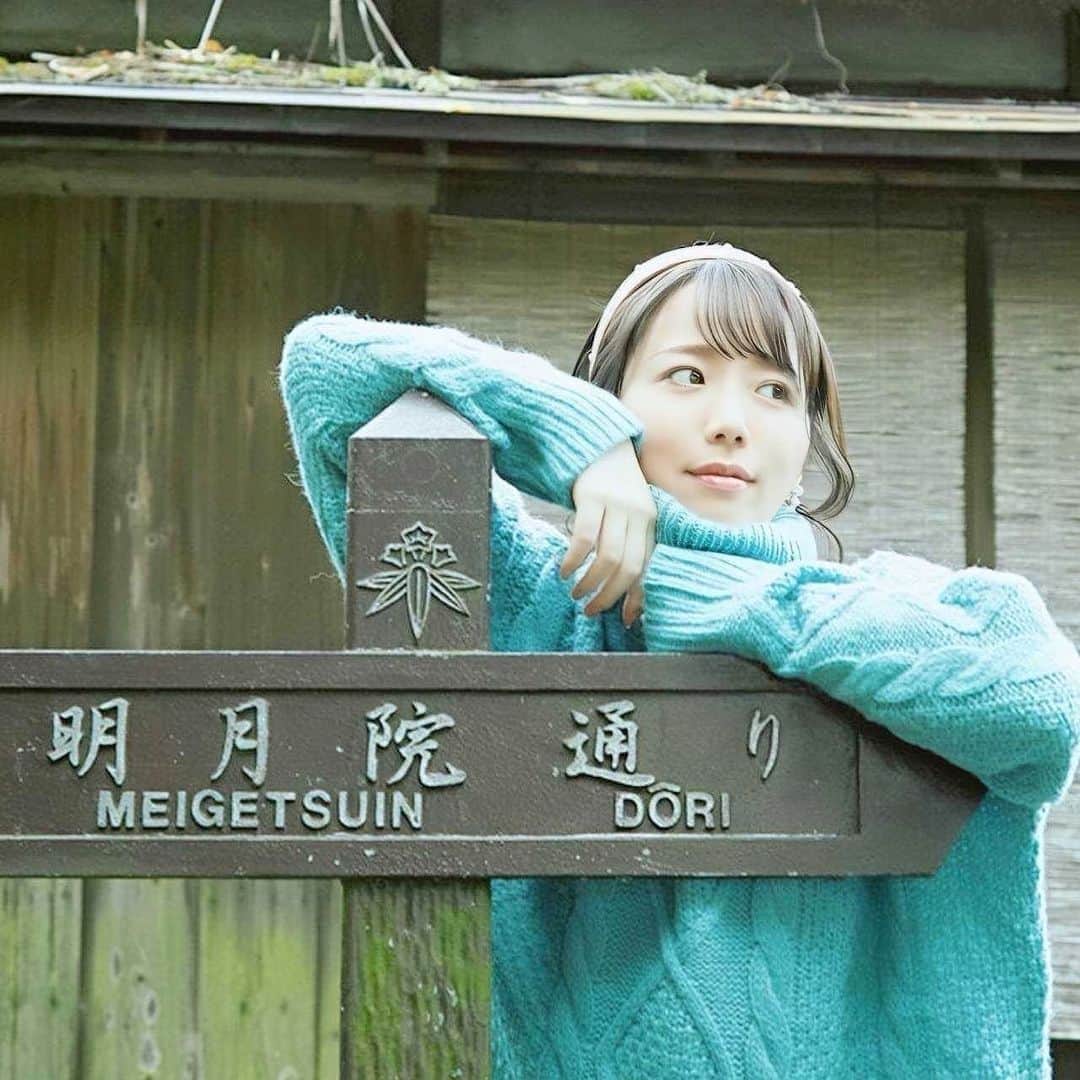 鈴木聖奈のインスタグラム：「＊ この雨がやめば春がくる(๑•̀ㅂ•́)و✧✨️✨️🌸🐣 ＊ イヤリング、リング @phoebe_official ＊ #鎌倉 #レトロ #ニット #芸能 #ラジオ #ラジオパーソナリティー  #ロードバイク  #ロードバイク女子  #ロードバイク初心者  #サバゲー  #サバゲー女子 #ダイエット #侍 #ナチュラル #アニメ #美容 #ビール女子  #ビール #神社仏閣 #ヘアアレンジ  #ヘアスタイル  #撮影  #空手 #空手女子 #神社巡り #寺巡り #パワースポット #anime #cyclist ⠀ #Japanesegirl」