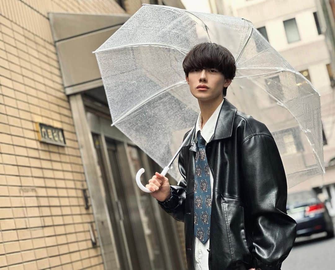 市川慶一郎のインスタグラム：「雨で花粉なくて幸せ  #春コーデ」