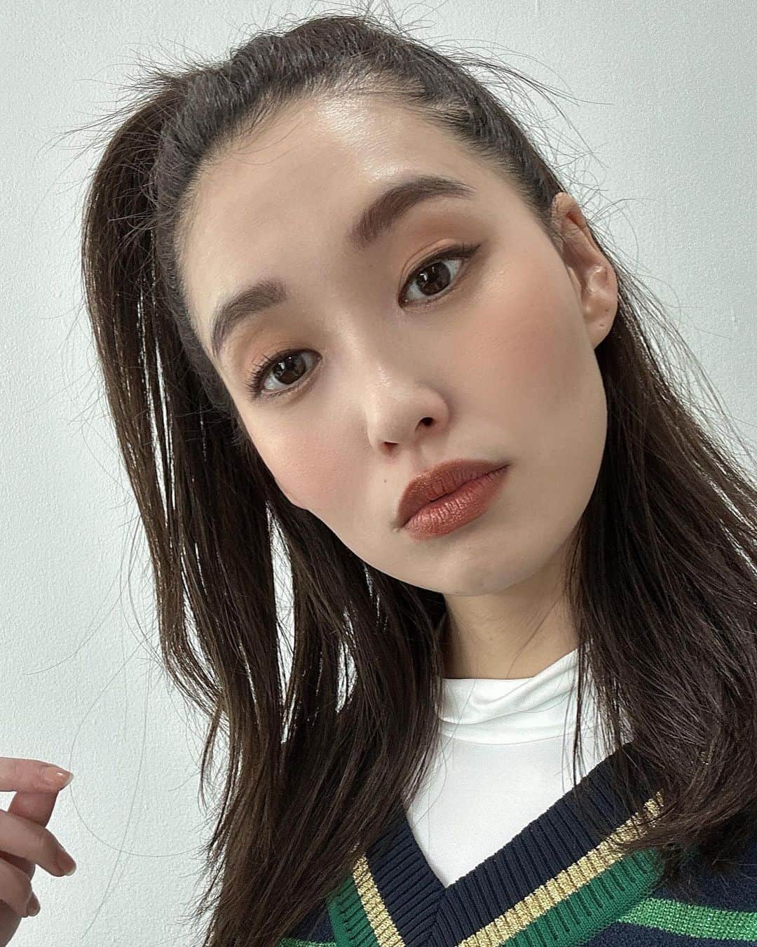 山口りさのインスタグラム：「りさこちゃん  @risakoko   👀　@addictionbeauty_official  ちーく　@lauramercier  💄　@lpdgem.official」