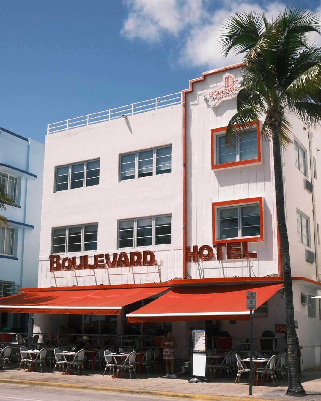 Cody Higaさんのインスタグラム写真 - (Cody HigaInstagram)「🌴🌴🌴  マイアミビーチ沿いの、ホテルのサイズ感と、このレトロっぽい雰囲気が凄いよかった。絶対にまた来たい🍒  I love Miami.」3月23日 15時53分 - cody.1222