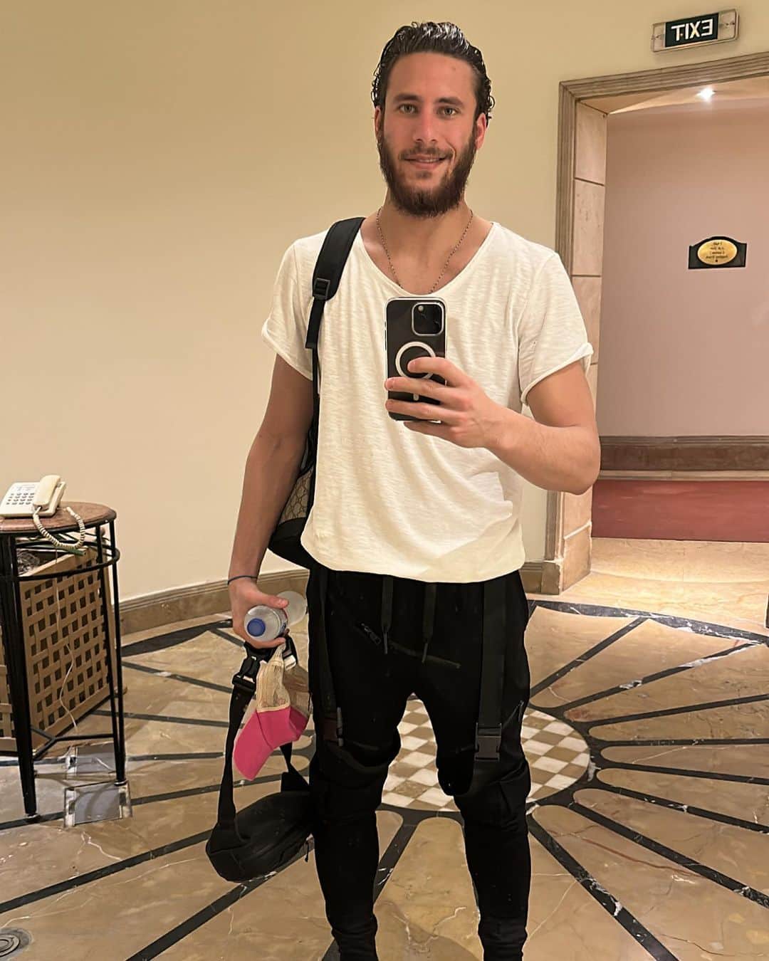 ラマダン・ソビーのインスタグラム：「🌙」
