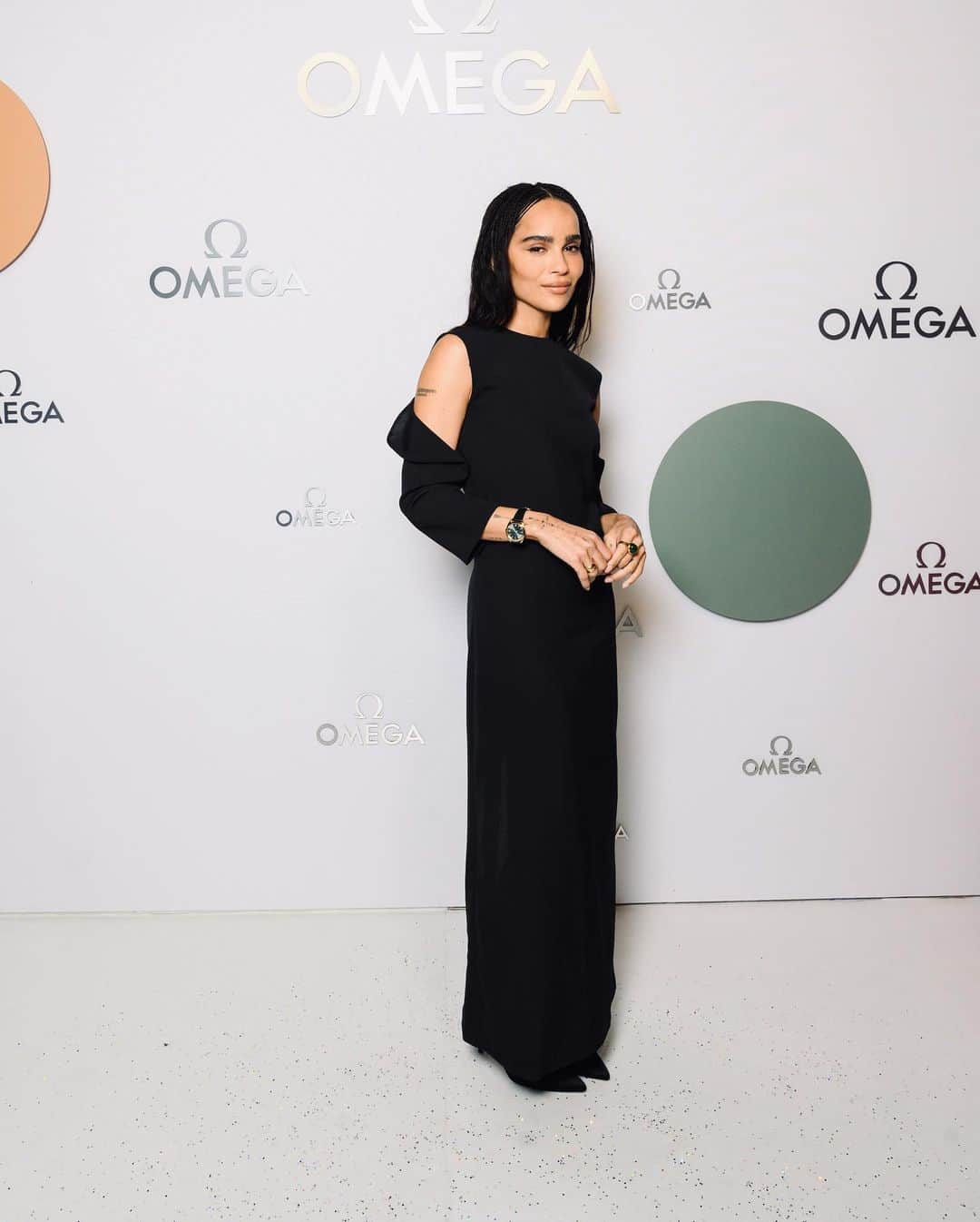 ゾーイ・クラヴィッツのインスタグラム：「thank you for a beautiful night @omega #aquaterrashades」