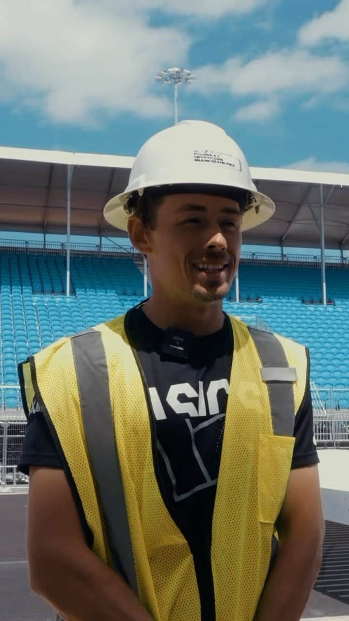 のインスタグラム：「Hard hat ✔️ Safety vest ✔️ #MiamiGP Paddock Club Tour ✔️ @alexdeminaur toured our new #MiamiGP @f1paddockclub coming soon to @hardrockstadium while at the @miamiopen! 🎾」