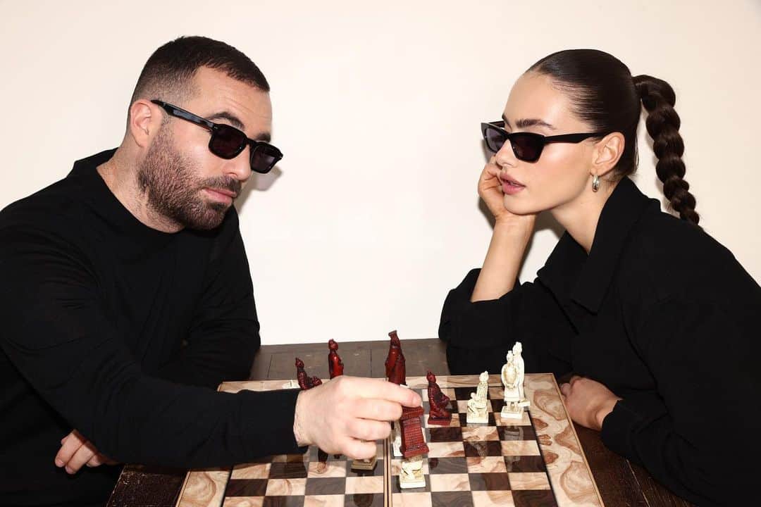 Yael Shelbiaのインスタグラム：「THE GAME HAS STARTED ♟️ @cattleya_eyewear」