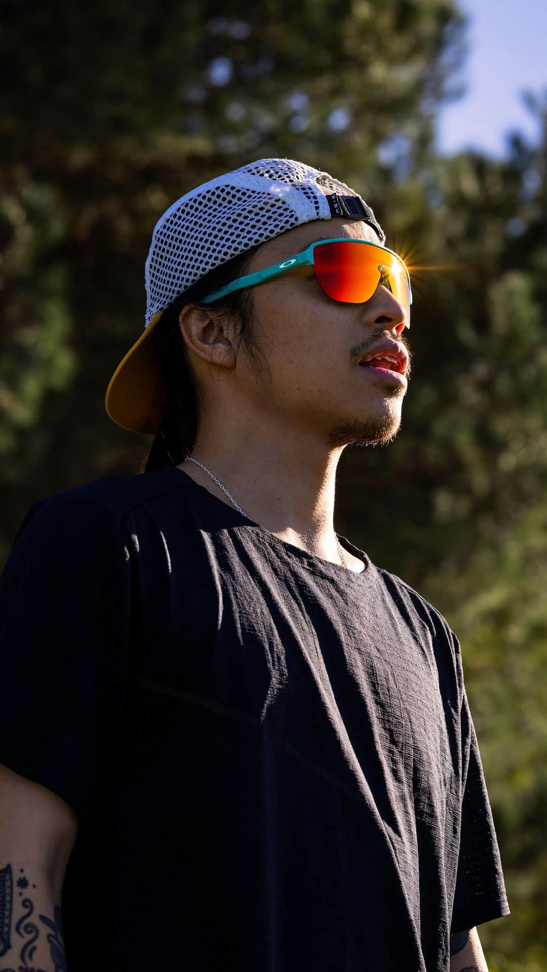 OAKLEYのインスタグラム：「Prizm unlocks that moment when your focus is pure, enhancing the details you need to see while minimizing what you don’t. Take your running experience to another level and see WTF you’ve been missing with #OakleyPrizm」