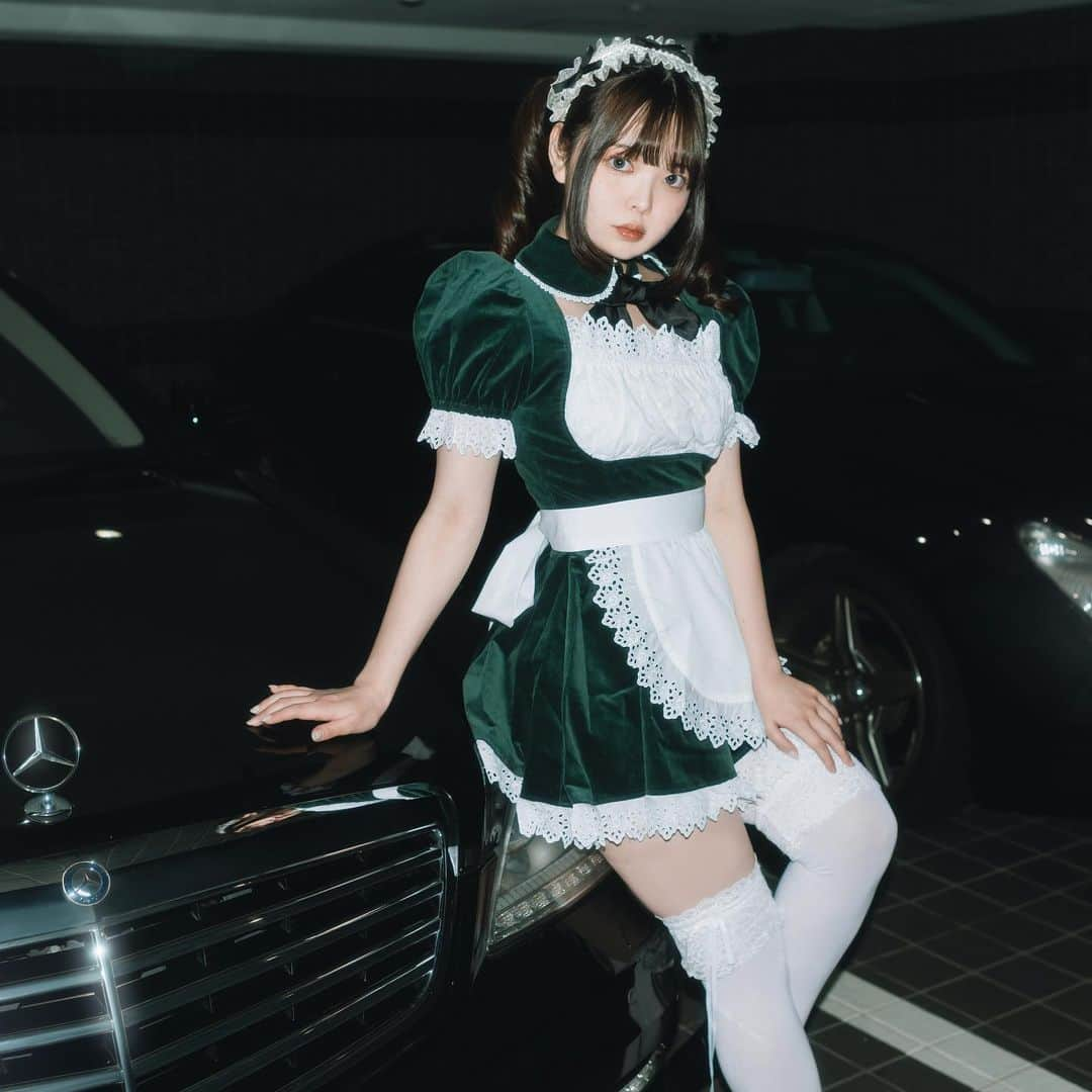 柳葉ころんのインスタグラム：「ご主人様の送迎が仕事。  #メイド服  #メイド　 #maid #お抱え運転手付き  #キャンディフルーツ  #コスプレ #車 #メルセデスベンツ  #ベンツsクラス  #撮影 #撮影会モデル #グラビア #グラビアモデル #cosplay」