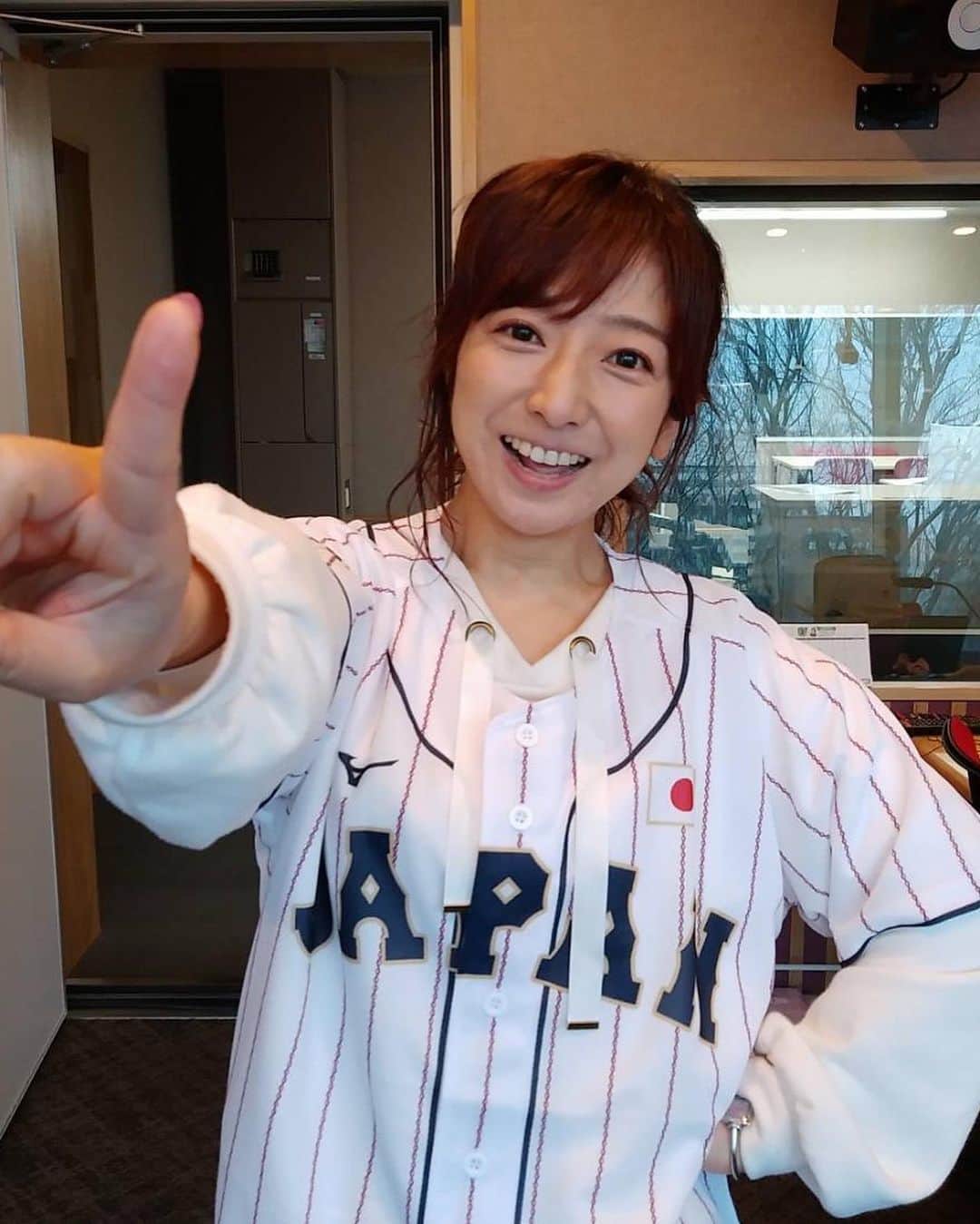 佐藤彩さんのインスタグラム写真 - (佐藤彩Instagram)「侍ジャパン⚾️ 世界一おめでとうございました！！  胸熱なプレーに心打たれ 自分も楽しんで頑張ろうと思えるような 原動力になりました！！  たくさんの感動をありがとう🥹✨ . . . このユニフォーム… もちろん試合観戦でも着たけれど  いろんなところで着たなぁ😂 それも良き思い出🥹  3年後も楽しみに 大事にしまっておこう😌  #WBC #侍ジャパン #お疲れさま #感動をありがとう #ユニフォーム #また3年後」3月23日 17時58分 - hbc_ayasato