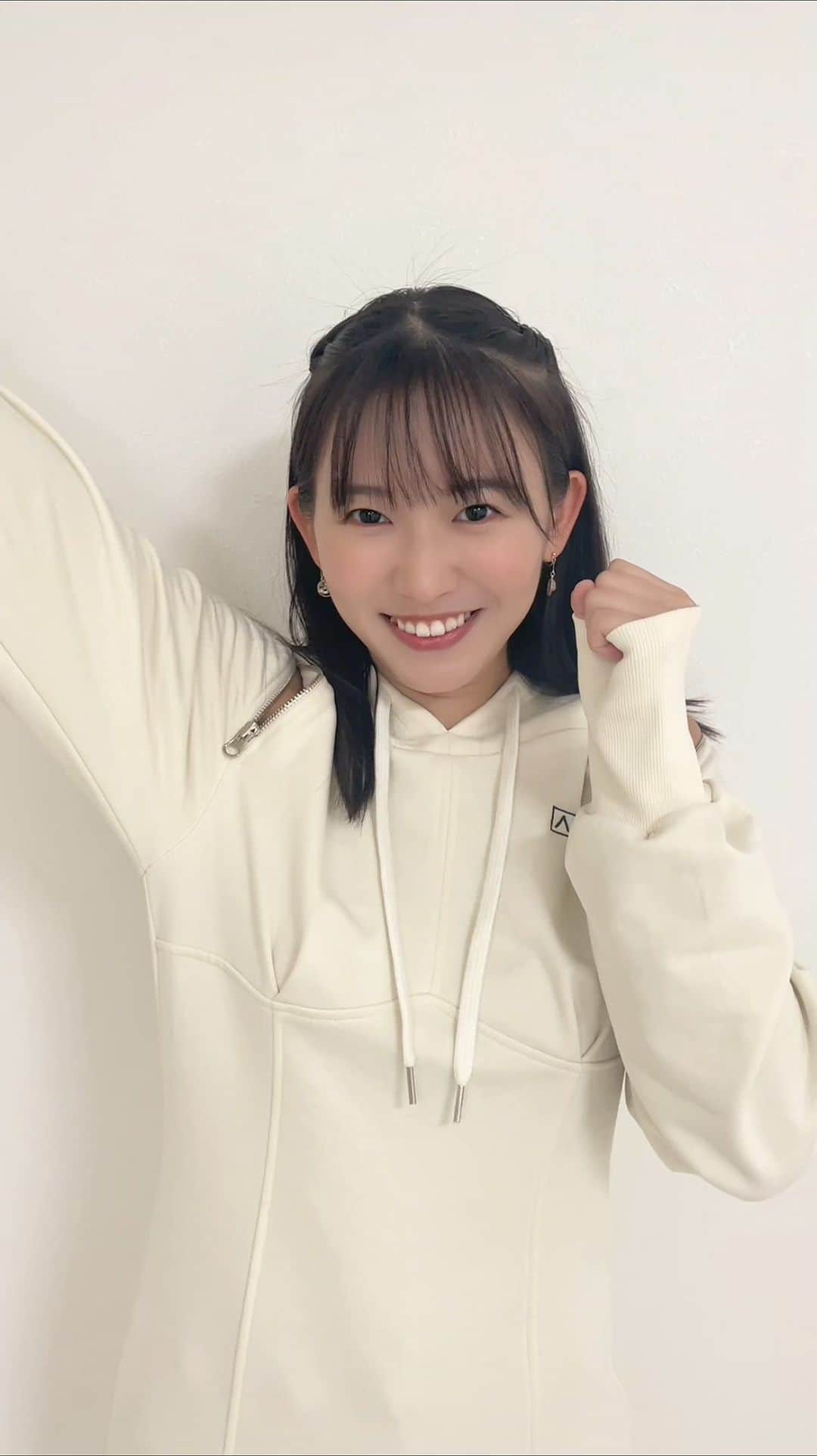 志田音々のインスタグラム：「スマホゲームアプリ『ロードモバイル』のイベントに参加します！その名も👑ロードモバイルプリンセス決定戦👑  優勝しますと新宿の大きな看板になれるご褒美が✨ 皆様と協力をいただきながら、そして楽しみながら1ヶ月間過ごせたらなと思います☺︎  ⚠️アプリのダウンロードは必ず以下URLから⚠️ https://lordsmobile-pr202303.com/  ギルドタグ： Ns7 座標：K:1259 X:94 Y:910」