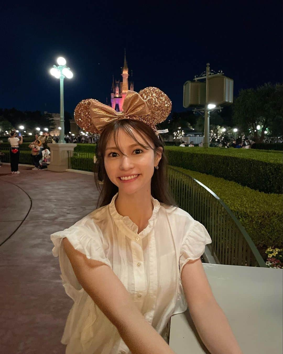 山下愛実（まなみるく）のインスタグラム：「Disneyland🐭🌈🏰💖 . . . 服装でわかると思うけど 随分と前のディズニー🤭  #ディズニーランド#ディズニー#カチューシャ」