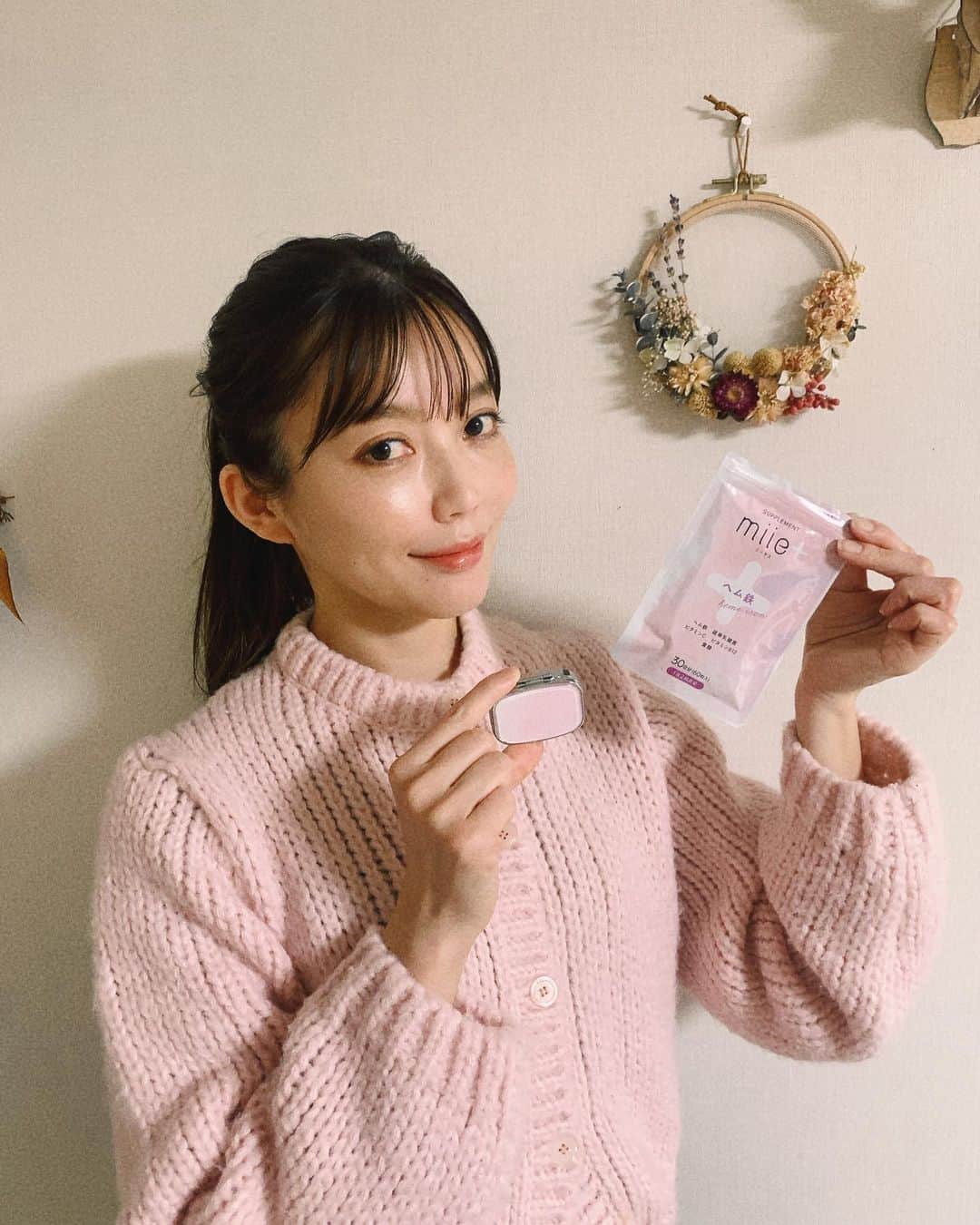 高橋まりなのインスタグラム：「. ミータス(miie +)をお試し♩ ✔️吸収効率の良い"ヘム鉄" ✔️鉄の吸収を阻害する悪玉菌を減らし、鉄を吸収しやすい体へサポート . 今500円でお試しできるよ🥰 . 鉄特有の匂いもなく、飲みやすいので、1日2粒をコツコツ飲んでいます✨ 鉄分って食事から摂りにくいイメージなので、本当に助かる😌 (レバー嫌い🫣) . ピンクのピルケースも可愛い🍑 . . . #ミータス#miie#貧血対策#貧血」