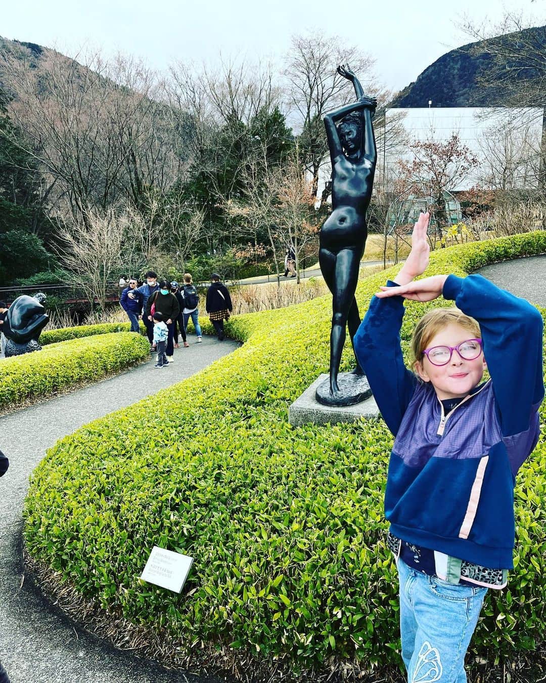 トンプソンルークのインスタグラム：「Who did it better? #恵良ルース #ヘンリー勇人 #茉矢ルイーズ」