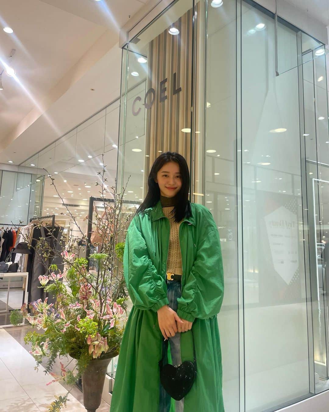 のインスタグラム：「COEL  POPUP👒  普段オンラインが多いから 直接お洋服みると可愛いくて すぐ手にとってしまう…🥺 2点とも一目惚れ それに身長高い私にとってベストサイズ❤︎  高島屋名古屋で26日までやってるそうなので是非足をお運びください🫶🏻  @_____anna.s さんありがとうございました❤︎  @youn1029  @coel.official」