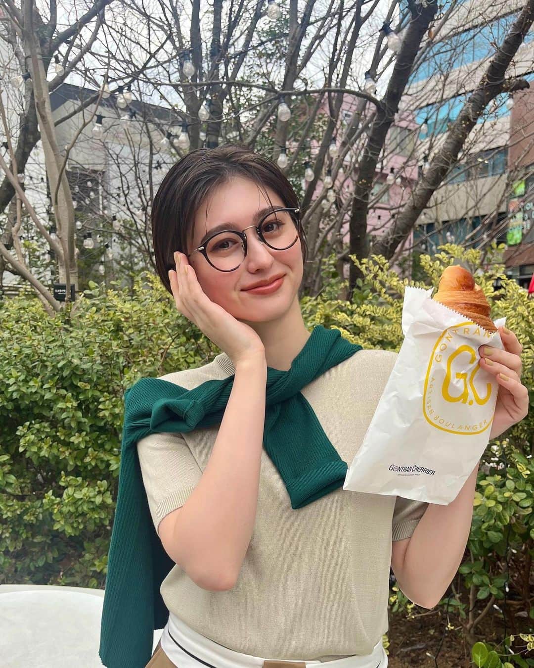 のインスタグラム：「CanCam5月号、本日発売です！！ ご覧ください🫶🏻最近暖かくなってきて春アイテムが欲しくなりますね☺︎ 皆はもう春服買った？？  #cancam」