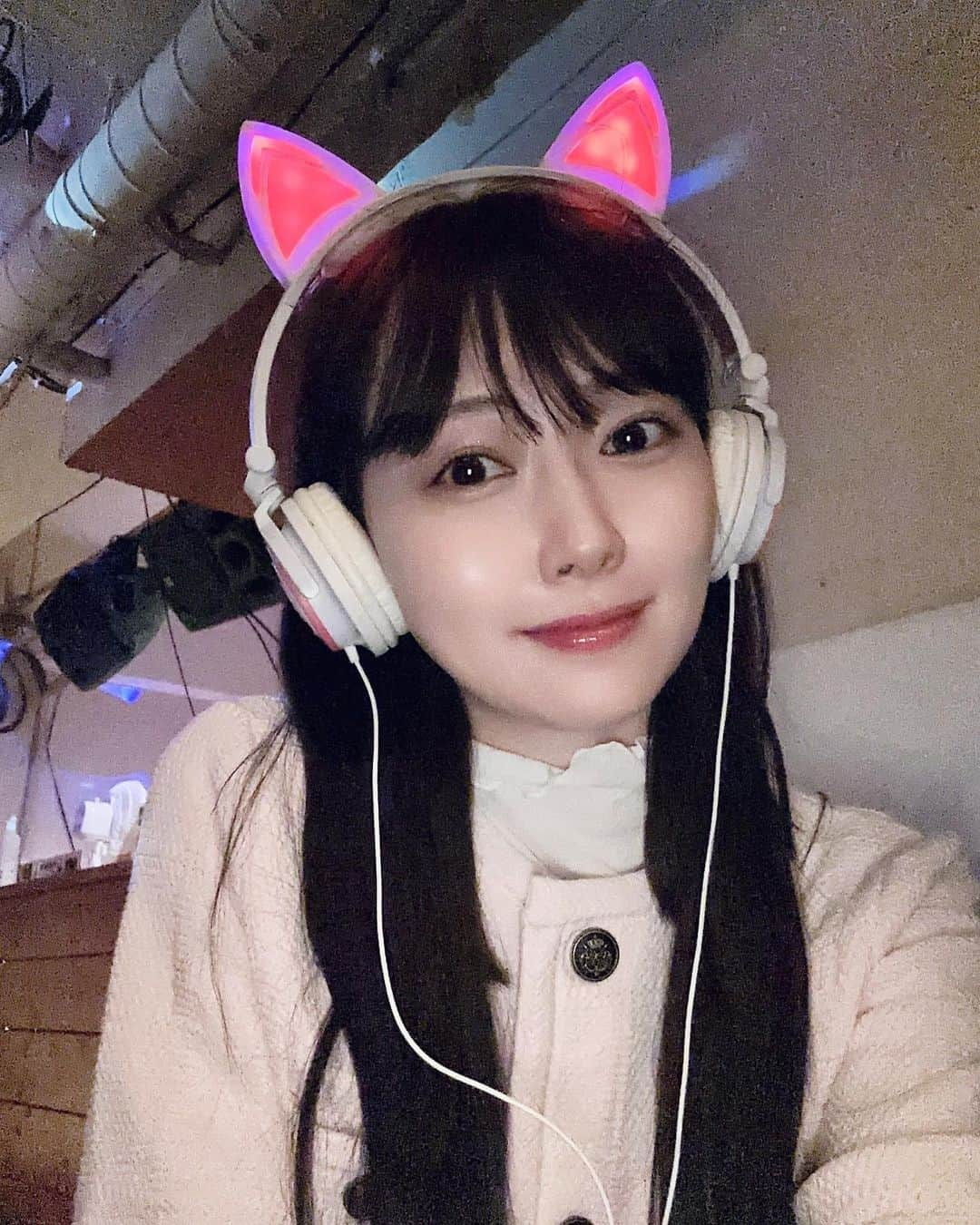 渡辺美優紀さんのインスタグラム写真 - (渡辺美優紀Instagram)「. ネコミミ🐱今日はDJしたよ🎧TikTokライブで配信してました☺︎ミスなくできた！ . #music #DJ #ねこすたぐらむ #ネコ #猫耳」3月23日 18時33分 - miyukichan919