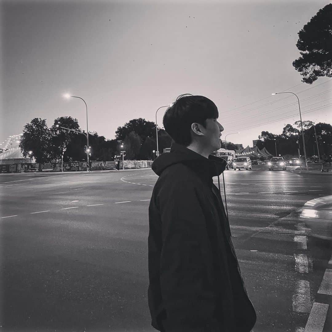 ヒョギさんのインスタグラム写真 - (ヒョギInstagram)「a deepening night street.」3月23日 19時05分 - hsh0705