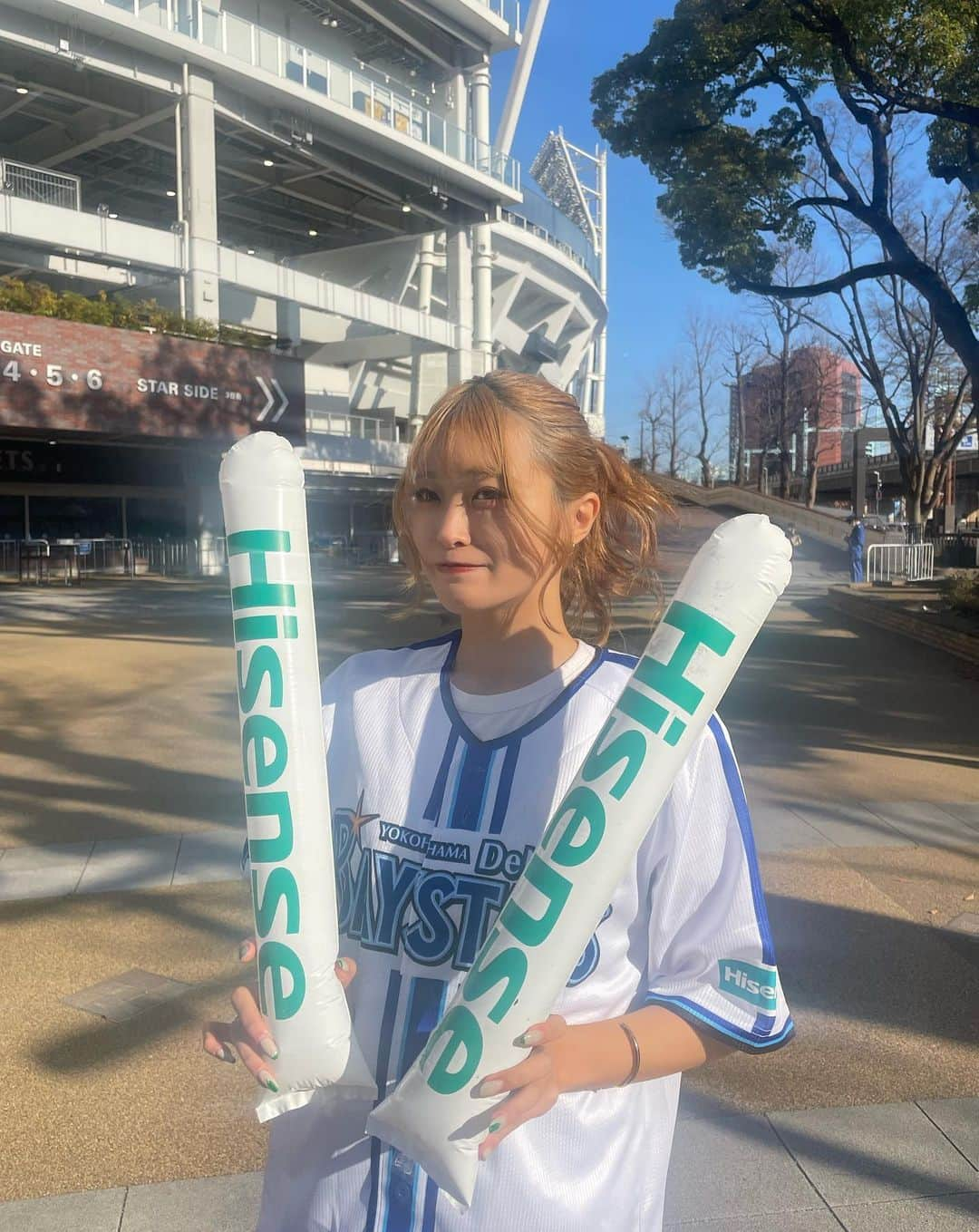 島崎由莉香さんのインスタグラム写真 - (島崎由莉香Instagram)「もうすぐプロ野球も開幕⚾️  横浜DeNAベイスターズの協賛の、 Hisense様が、#大画面大応援プロジェクト を 発足するそうで、、 😳✨  今回私も大応援メッセンジャーに就任させていただきました‼︎  今年も皆様と一緒に横浜DeNAベイスターズを 応援&盛り上げていけるように頑張ります！💪🏻🔥  ハイセンス公式アカウント @hisense_japan の方では、 5月3日のハイセンス冠試合 ご招待キャンペーンも開催してるよ〜！！ 私もその日はスタジアムに行く予定です🫶🏻   そして、 プレゼントが当たるキャンペーンをHisense様が実施中なので みんなで応募して豪華なプレゼントGETしましょう〜！！  #Hisense #ハイセンス #横浜DeNAベイスターズ #baystars #大画面大応援プロジェクト #横浜応援にハイセンス参戦 #こんな所にハイセンス #sponsored」3月23日 18時57分 - yurika_shimazaki