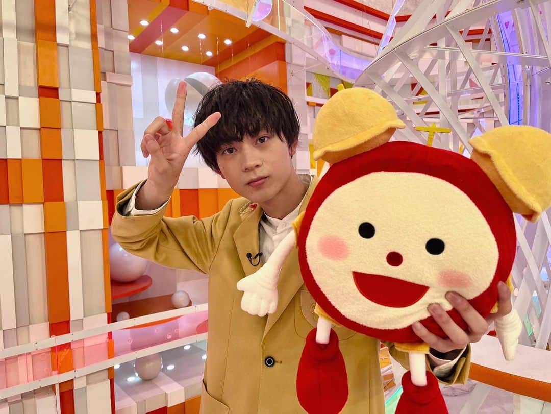 のインスタグラム：「めざましテレビ ３月マンスリーエンタメプレゼンター ありがとうございました〜！！ 無事終わりました。 俳優・モデル業とはまた違った魅力をたくさん感じた１ヶ月でした！ ４月からテーマソングも変わるので僕も皆さんと同じく楽しみにしています！ また、一視聴者としてスタジオの皆さんを応援していきたいと思います！」
