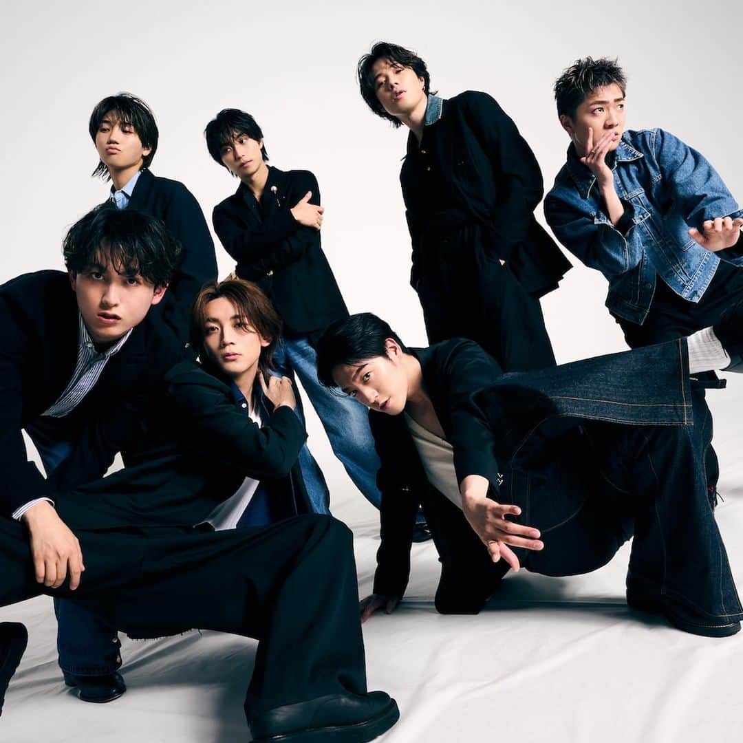 GLITTERのインスタグラム：「【7ORDER interview】 3rd Album『DUAL』をリリースした今――アーティストとして広がる無限の可能性と爆発する個性に迫る  デビューから3年⽬を迎えた7ORDERが、3rd Album『DUAL』をリリースした。 “バンド”と“ダンス”という2つの要素を自由自在に行き来する唯一無二のパフォーマンススタイルが、一層の進化を遂げつつあることを感じられる作品だ。 彼らがこのアルバムに込めた想いとはーー。 そして“デビューから3年目”と“3rdアルバム”に絡めて、“3”に関する質問も投げかけた。各々の豊かな個性が溢れるインタビューをお届けする。  #7ORDER @7order_project_official #安井謙太郎 @kentaro_dayooon #真田佑馬 @sanada_yuma_official  #諸星翔希 #森田美勇人 @myutomorita_official #萩谷慧悟 @keigo_hagiya_official #阿部顕嵐 @alanabe_official #長妻怜央 @leo_minaraiyushya  インタビューはWEBにて公開中✔︎ ▼ https://glitter-official.com/2023/03/7order-interview-2/  ■𝐺𝐿𝐼𝑻𝑻𝑬𝑹_𝑶𝑵𝑳𝑰𝑵𝑬■ ■NEWSやトピックス、WEB限定記事を配信中■ @glitter.mag ▶︎プロフィールからリンク  #GLITTER #グリッター　 #glittermagazine #glitter #雑誌GLITTER  Photos Ken Ogawa Styling kawase136（Yolken） Hair&Make-up Akari Isono Words Dai Tanaka Edit Kaori Watabe」