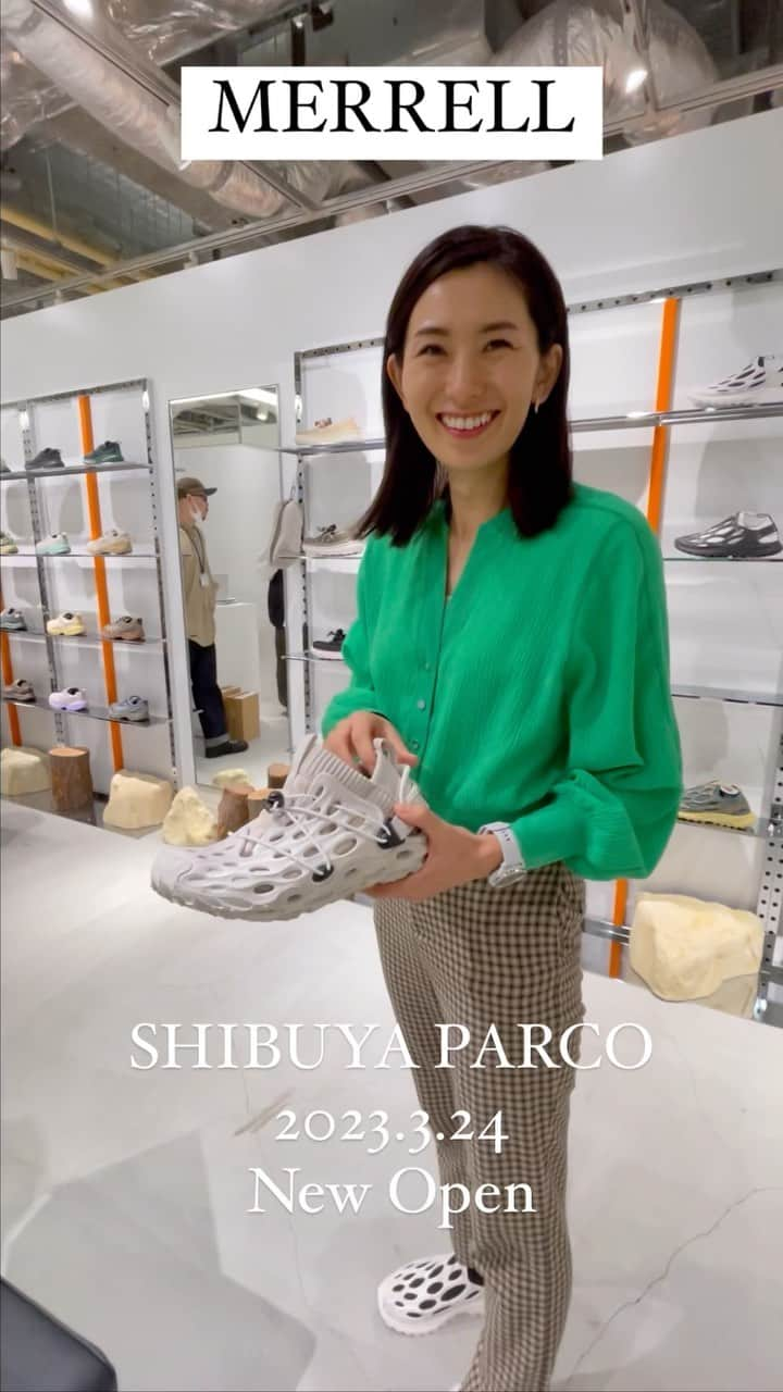 矢原里夏のインスタグラム：「明日渋谷のPARCOにNew Openする @merrell_japan で一足お先にお買い物させていただきました〜👟 キャンプ行きたい！👶🏻キャンプデビューさせたい☺︎ . . . . #merrell #ランニング #ランニング女子 #ママランナー #run #RUNNING #shibuya #outdoor #トレラン #アウトドア女子 #キャンプ  #funrun #funrunner #ファンラン #ファンランナー #runner」