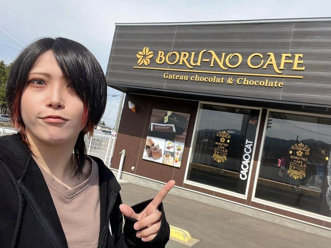 林下詩美さんのインスタグラム写真 - (林下詩美Instagram)「🌹 . . . 青森の BORU-NO CAFE さん！ . パフェ可愛くて美味しかった！ バラもあったよ🌹 . . . #STARDOM #QQ」3月23日 19時02分 - u_t_m_0914