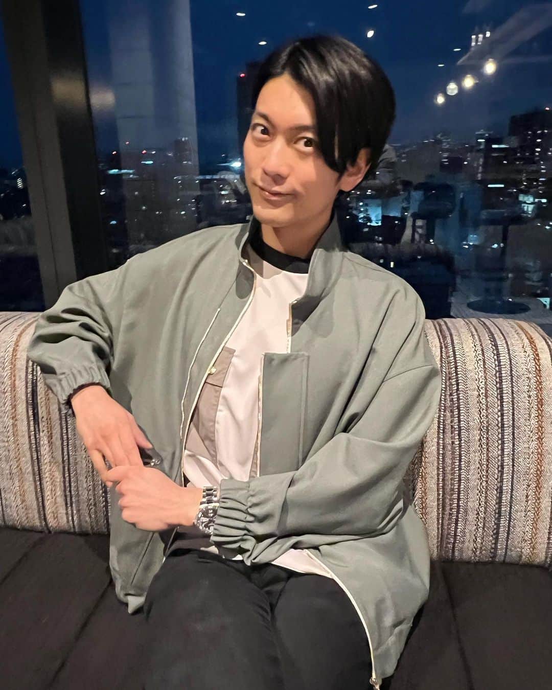 南圭介さんのインスタグラム写真 - (南圭介Instagram)「2023-24カレンダーお渡しイベント おかげさまで今年も開催する事が出来ました！ありがとうございます！  是非新年度からも南と共に時を刻みましょう！ そして再来年もこのようにイベントが出来るように、新年度も色々なストーリーを作っていきますので、引き続き宜しくお願い致します！  素敵な衣装に身を包まさせて頂き、いつも気持ち昂っております！ ありがとうございます！  Which one would you like?  Cocok yang mana?🇮🇩  #カレンダー #お渡し会 #outfit #ootd #calendar」3月23日 19時16分 - keisuke_minami73
