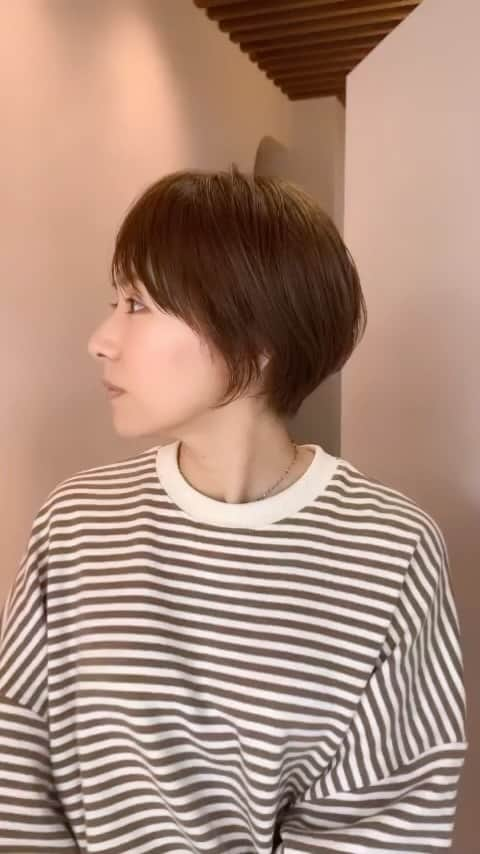 石原あつ美のインスタグラム：「＊ …short hair… 撮影前に美容室へ 毎度お任せのコバカット…✂︎ @takuya__koba  安心感しかない✨ 1ヶ月でなかなかの毛量になる私の髪…スッキリ🙌💕 いつもありがとう〜☺︎  #ショートヘア #ショートカット #haircut#short #shorthair  #都立大学 #side」