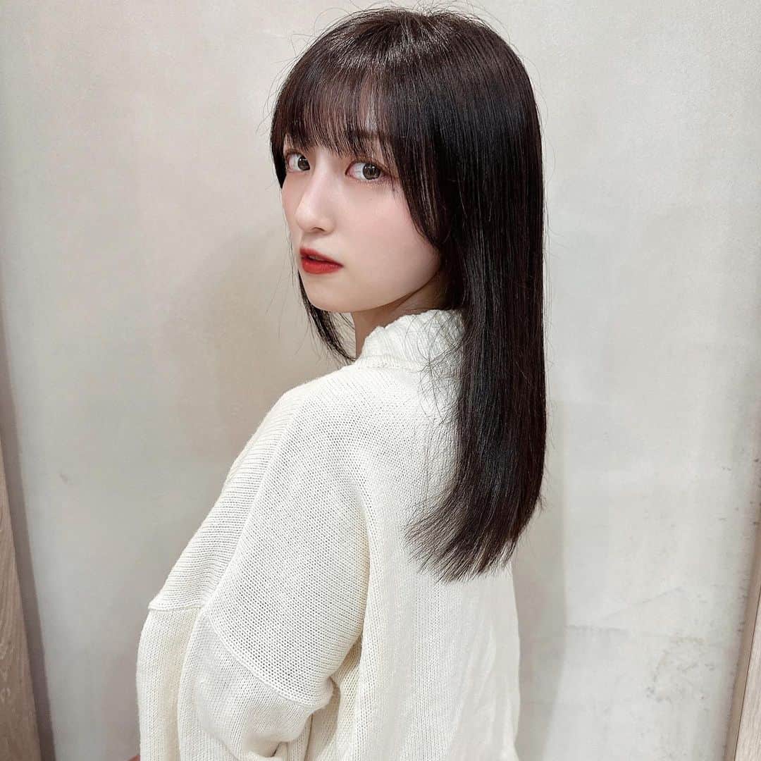 石井陽菜のインスタグラム：「⁡ ⁡ ⁡ 生誕祭に向けて 髪染めてきたよ〜🫒🍃 ⁡ 落ち着いてとてもいい色！ ⁡ いつもありがとうございます (@euphoria.t.iwasaki ) みんなもぜひ行ってみてね🕊 ⁡ ⁡ ⁡ #オリーブグレージュ #ヘアカラー」