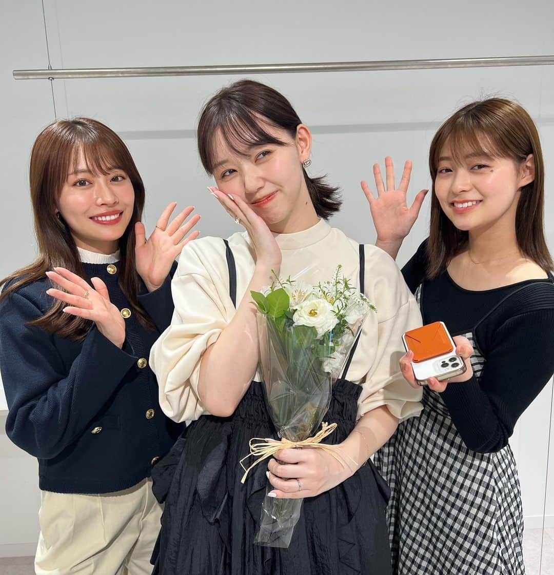高木由梨奈のインスタグラム：「まなみちゃんとコラボYouTube撮影したよ〜🐕💭！ 改めてご結婚おめでとうございます🫶 直接お祝いさせてもらえて嬉しい❣️ 幸せオーラたくさん分けてもらった🤤♡」
