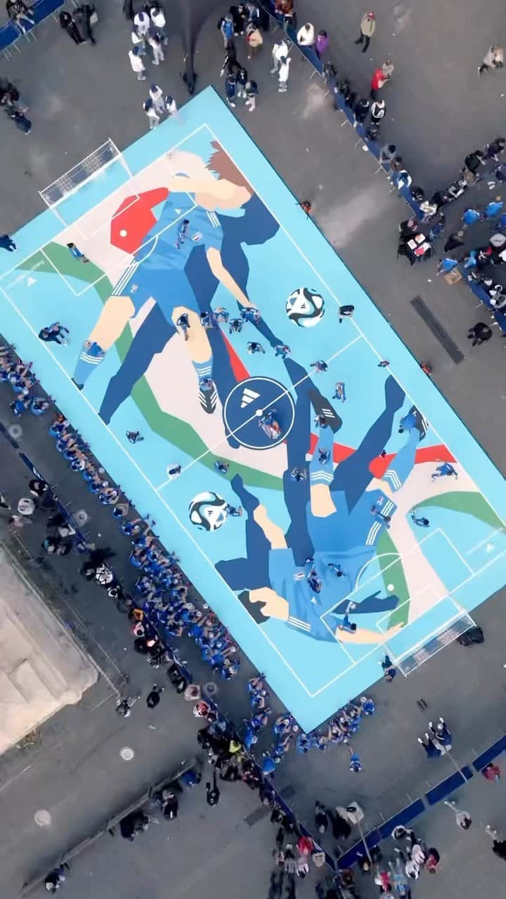 adidas Italiaのインスタグラム：「Tutto è pronto per Italia - Inghilterra questa sera al Maradona. Nella giornata di ieri abbiamo invaso la città con un’onda di passione azzurra, riviviamola insieme e Forza @azzurri!​ ​ #adidasfootball」