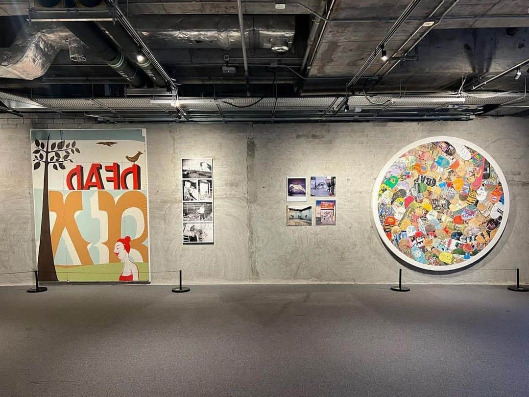 HAROSHIのインスタグラム：「❤️❤️❤️   #Repost @nanzukaunderground ・・・ Big congrats @haroshi @toddjamesreas @kennyscharf @kaws and more in “City as Studio” show by @jeffreydeitchgallery at @k11musea @k11artfoundation HK 💥‼️」