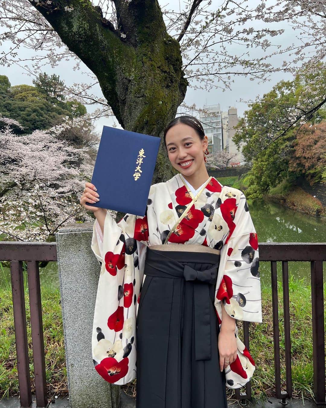 今井月さんのインスタグラム写真 - (今井月Instagram)「東洋大学法学部卒業しました🎓  学長賞を頂く事ができて光栄です！ ありがとうございました😊」3月23日 19時45分 - runa_imai