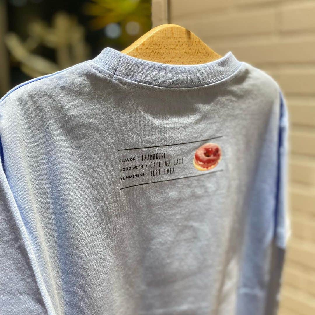green label relaxing 自由が丘店さんのインスタグラム写真 - (green label relaxing 自由が丘店Instagram)「DUMBO Doughnuts and CoffeeとのコラボレーションTシャツが本日より発売スタート🍩   麻布十番や自由が丘、横浜など、 都内近郊にお店を構え、こだわりのNYCドーナツと 相性の良いコーヒーを提案するスペシャリティストア ＜DUMBO Doughnuts and Coffee＞と コラボレーションしたTシャツをご用意しました♪ 人気のグレーズソースがかかった リッチなドーナツをプリントした、 可愛らしいデザインが魅力です。 ぜひこの機会にご覧ください☺️             DUMBO Doughnuts and Coffee( @dumbodc )   【INFORMATION】 ■発売日 　2023年3月23日(木)   ■販売店舗 ユナイテッドアローズ グリーンレーベル リラクシング キッズお取り扱い店舗 UNITED ARROWS ONLINE   ■商品情報 DUMBO×GLRドーナツTEE Size：110-130cm Price：￥2,750 No.3817-599-1957   Size：140-150cm Price：￥3,300 No. 3867-599-1957   #dumbodc #dumbodoughnutsandcoffee #doughnut #unitedarrows #greenlabelrelaxing #greenlabelrelaxingkids   #donuts #coffee #coffeeshop #ダンボドーナツ #ダンボドーナツアンドコーヒー #ドーナツ #コーヒー #ユナイテッドアローズ #グリーンレーベルリラクシング #キッズコーデ #子供服#男の子ママ#女の子ママ#子育て#女の子服  #男の子服#小学生コーデ #小学生女子 #小学生ママ #キッズ服 #コラボレーション」3月23日 19時46分 - glr_jiyugaoka