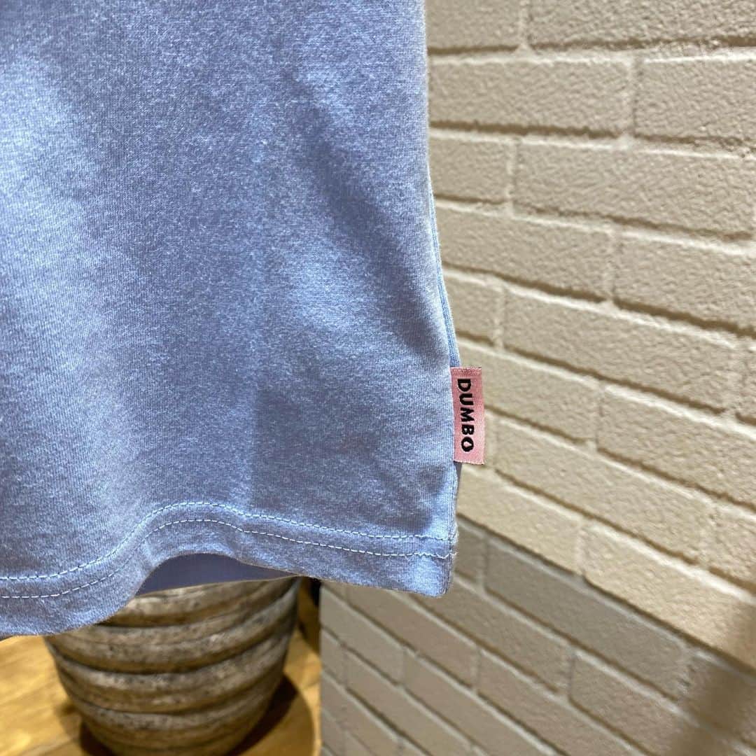 green label relaxing 自由が丘店さんのインスタグラム写真 - (green label relaxing 自由が丘店Instagram)「DUMBO Doughnuts and CoffeeとのコラボレーションTシャツが本日より発売スタート🍩   麻布十番や自由が丘、横浜など、 都内近郊にお店を構え、こだわりのNYCドーナツと 相性の良いコーヒーを提案するスペシャリティストア ＜DUMBO Doughnuts and Coffee＞と コラボレーションしたTシャツをご用意しました♪ 人気のグレーズソースがかかった リッチなドーナツをプリントした、 可愛らしいデザインが魅力です。 ぜひこの機会にご覧ください☺️             DUMBO Doughnuts and Coffee( @dumbodc )   【INFORMATION】 ■発売日 　2023年3月23日(木)   ■販売店舗 ユナイテッドアローズ グリーンレーベル リラクシング キッズお取り扱い店舗 UNITED ARROWS ONLINE   ■商品情報 DUMBO×GLRドーナツTEE Size：110-130cm Price：￥2,750 No.3817-599-1957   Size：140-150cm Price：￥3,300 No. 3867-599-1957   #dumbodc #dumbodoughnutsandcoffee #doughnut #unitedarrows #greenlabelrelaxing #greenlabelrelaxingkids   #donuts #coffee #coffeeshop #ダンボドーナツ #ダンボドーナツアンドコーヒー #ドーナツ #コーヒー #ユナイテッドアローズ #グリーンレーベルリラクシング #キッズコーデ #子供服#男の子ママ#女の子ママ#子育て#女の子服  #男の子服#小学生コーデ #小学生女子 #小学生ママ #キッズ服 #コラボレーション」3月23日 19時46分 - glr_jiyugaoka
