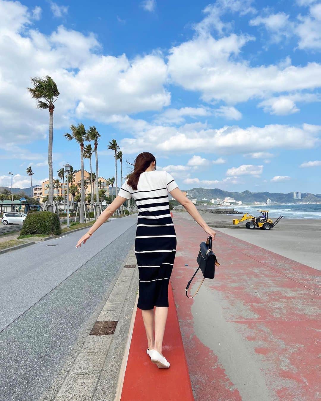 高階亜理沙さんのインスタグラム写真 - (高階亜理沙Instagram)「・ zaraのワンピース👗ラクで形も綺麗で即決♡ 久しぶりにzaraで買った🛍 風強すぎた。」3月23日 19時50分 - arisa_takashina