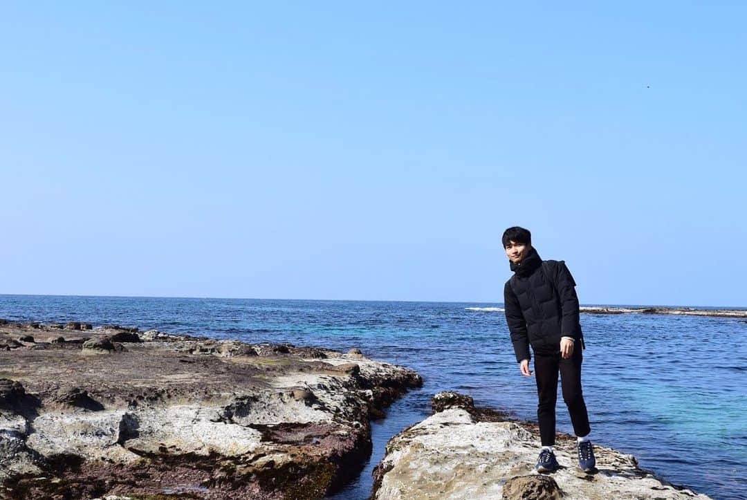 山田弥希寿さんのインスタグラム写真 - (山田弥希寿Instagram)「神奈川に住み始めて丸3年が経とうとしています。 由比ガ浜で撮った写真を。 鎌倉に行くと歩いて由比ガ浜まで行きます。 瀬戸内海、日本海、そして太平洋。 身近に海のある環境はいいですね。 山登りもしたいです。  懐かしい日本海の写真も添えて。  #神奈川県 #神奈川 #鎌倉市 #鎌倉 #由比ガ浜 #鳥取県 #島根県 #日本海」3月23日 19時51分 - mikitoshi_617