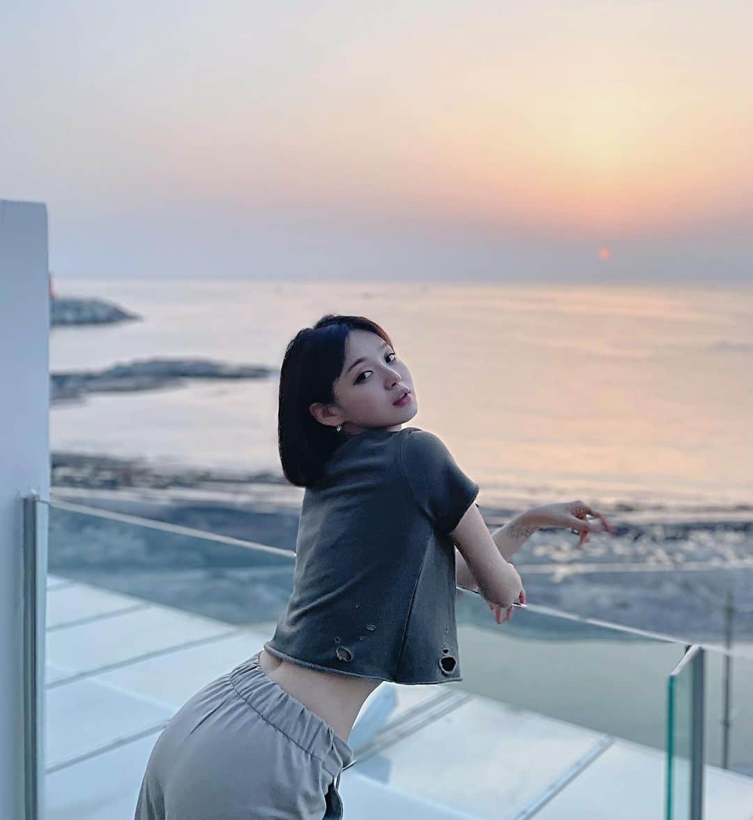 Yoonbitnaさんのインスタグラム写真 - (YoonbitnaInstagram)「같은데 다른 거 같은 사진」3月23日 19時53分 - bitnnaya