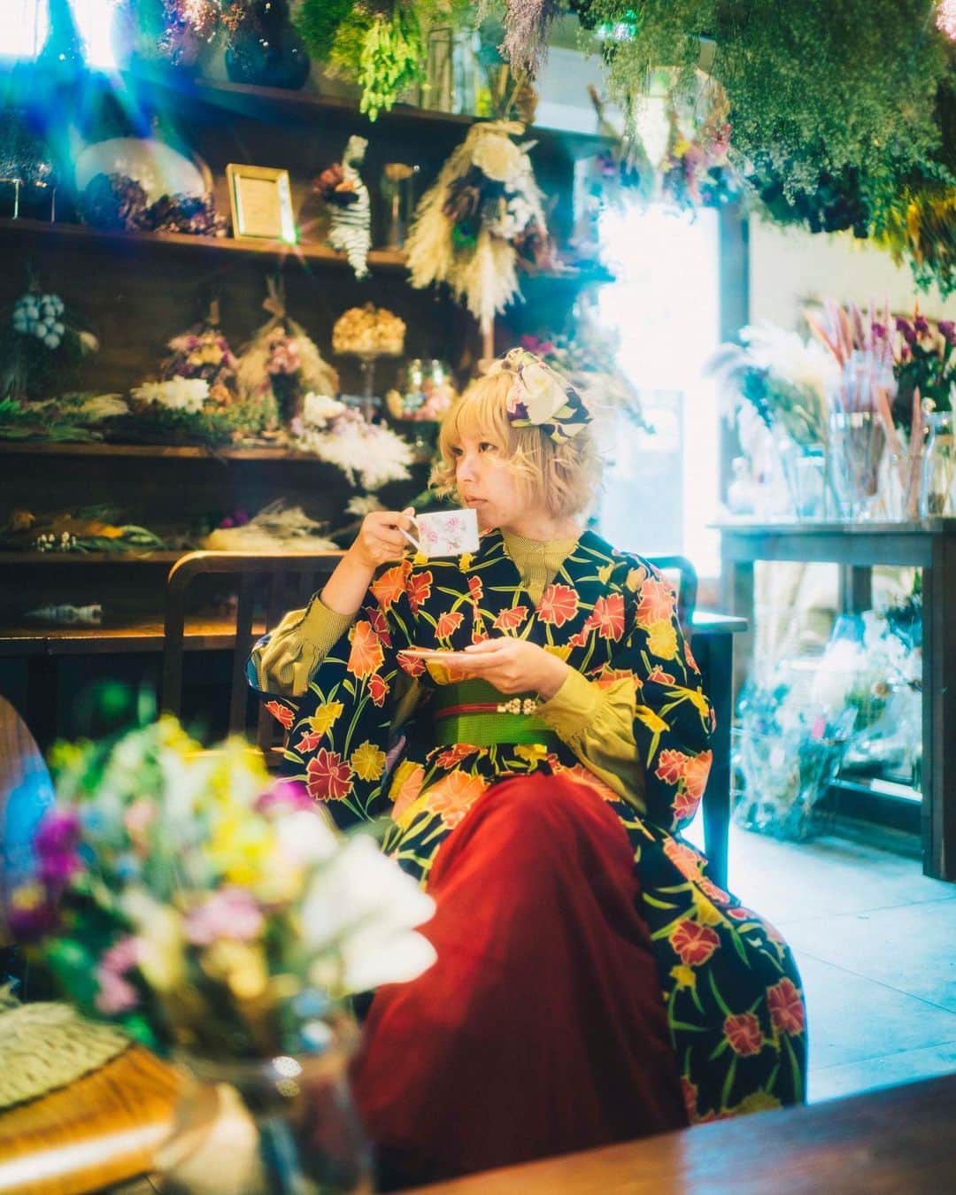kenta_soyoungのインスタグラム：「Flower café☕︎. . . 撮影の時に時々寄る映え映えなカフェ 16:00には閉まっちゃうけど、かなーりおしゃれなのでオヌヌメ。  @kamakura.kimono.kanon  @konami_new  @ayaketty1685」