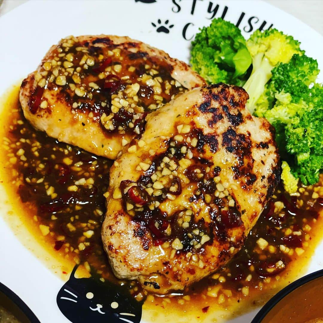 一井悠理さんのインスタグラム写真 - (一井悠理Instagram)「今日の晩御飯🍴 #おうちご飯レシピ  #おうちごはん  #卵焼き #豆腐ハンバーグ #豆腐ハンバーグアレンジ #ソースも手作り #豚汁 #豚汁にはトマト #ご飯屋さん開きたい」3月23日 20時10分 - yuripoyo.1212