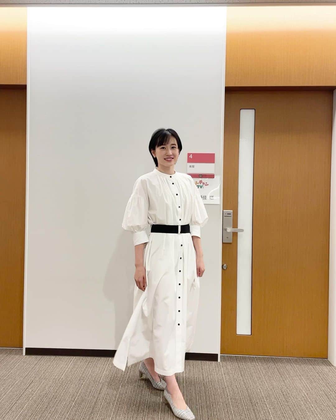 馬淵優佳のインスタグラム：「3月8日よんチャンテレビ🦁  onepiece @wacca_official @dressunreve  pumps @himiko_shoes」