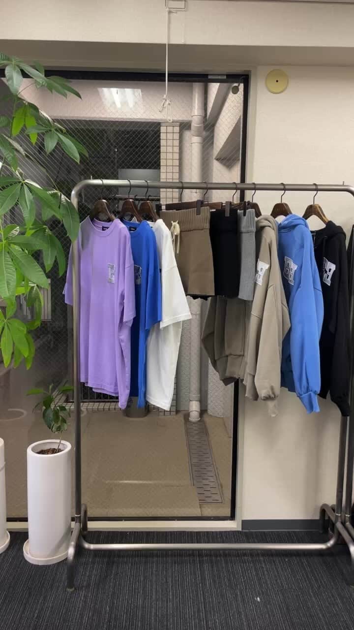 ENVYMのインスタグラム：「ご視聴ありがとうありがとうました✨  今週のWeb新作アイテムをご紹介しています!!  詳細は下記からご覧下さい✅  https://envym-store.jp  ーーーーーーーーーーーーーーーーーーーーーーーー  FINAL SALE MAX70%OFF開催中✨  是非Webstoreをご覧下さいませ🌸  #envym #2023ss #spring」