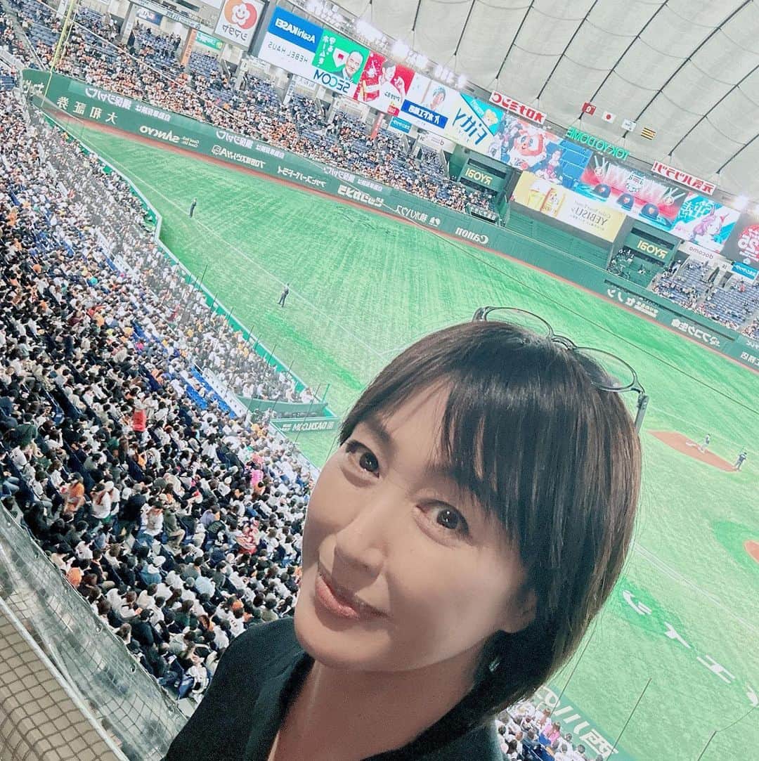 高島礼子さんのインスタグラム写真 - (高島礼子Instagram)「東京ドーム 野球⚾️こんなにゆっくり観たのは初めてです 広々として、野球⚾️も面白いし、応援📣の方々の熱も気持ちいいですね  #野球 #オープン戦 #東京ドーム #気持ちいい #応援団」3月23日 20時39分 - reico.official