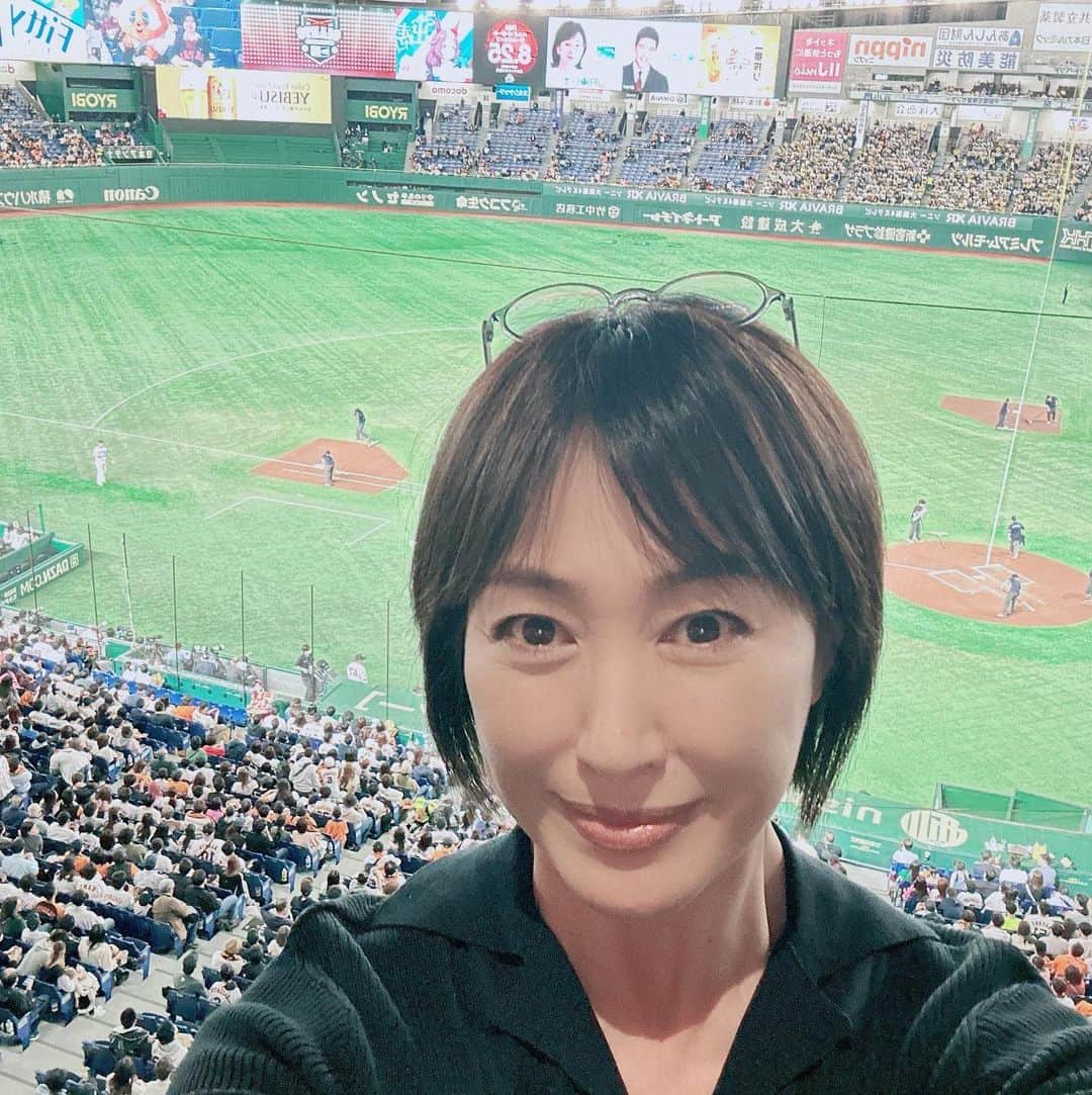 高島礼子さんのインスタグラム写真 - (高島礼子Instagram)「東京ドーム 野球⚾️こんなにゆっくり観たのは初めてです 広々として、野球⚾️も面白いし、応援📣の方々の熱も気持ちいいですね  #野球 #オープン戦 #東京ドーム #気持ちいい #応援団」3月23日 20時39分 - reico.official