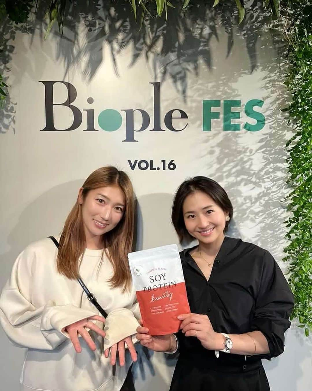 仲田歩夢のインスタグラム：「. . Biople FES🌿 . 色んなことを吸収してきました。 自分にプラスになることはどんどん取り込む☝🏻 とても学びになる時間でした。 . ソイプロの新作🥛⬅️ シナモン味おいしかった〜🤎 プロテインを感じさせないプロテインなので ぜひ、皆さんお試しください🙂🌱 . 小堀さんに会えて嬉しすぎました🥹🫶🏻 .  #Biople  #BiopleFES  #ソイプロ   #ソイプロテイン  #ソイプロビューティー  #仲田歩夢  #WEリーグ  #WEリーグカップ  #YogiboWEリーグ  #大宮アルディージャ  #ardija  #大宮アルディージャVENTUS」