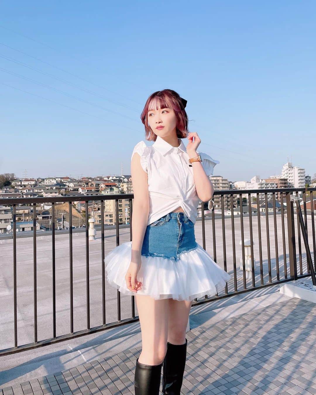 平野友里（ゆり丸）のインスタグラム：「☀️  とある日の撮影オフショット📷❤︎  ・ ・ ・ ・  #ゆり丸 #平野友里 #アイドル #アイドル衣装 #衣装 #randa #ランダ #ロングブーツ #ロングブーツコーデ #ロングブーツにミニスカート #韓国ファッション #韓国コーデ #コーデ #コーディネート #ootd」