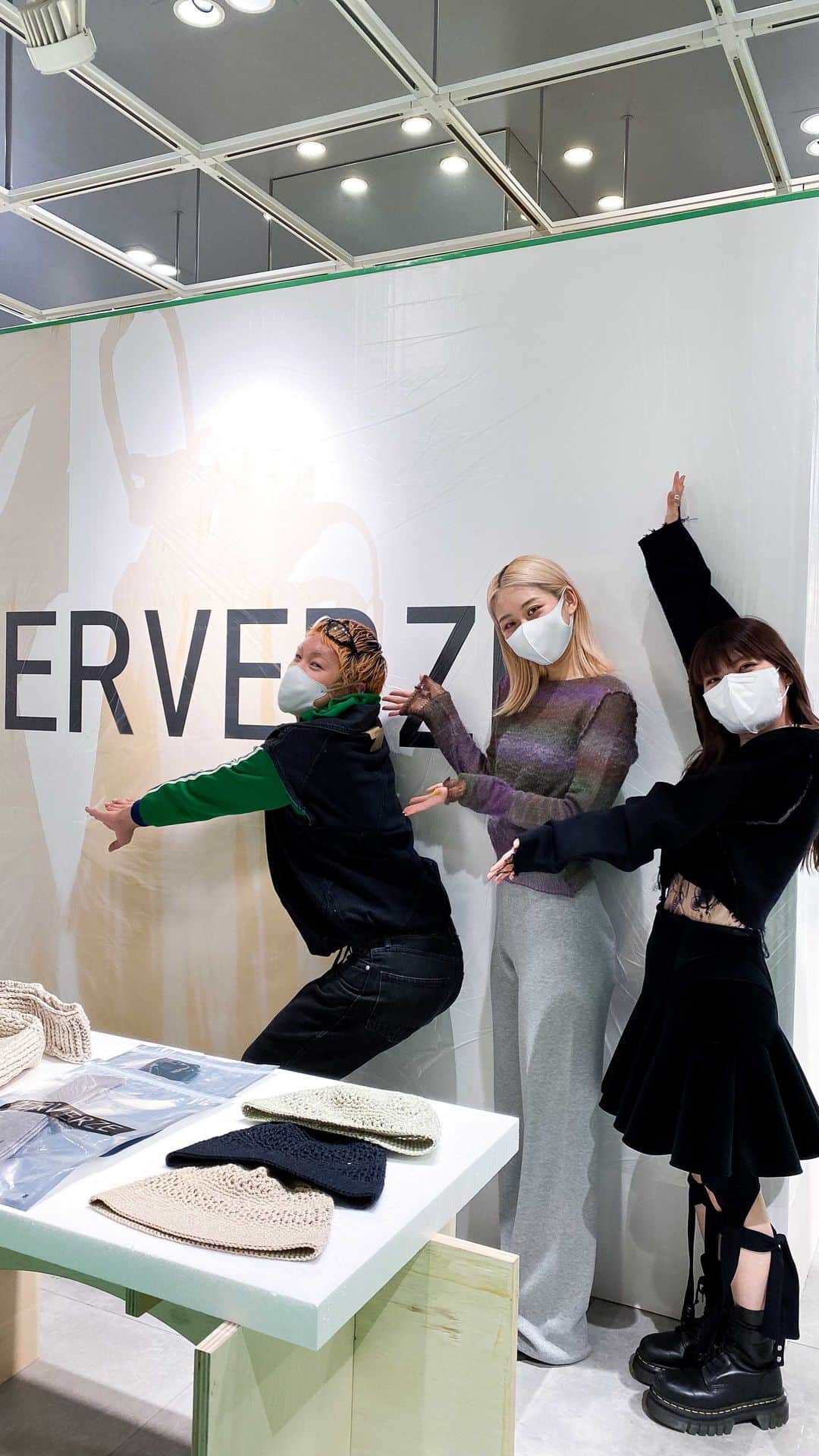 のインスタグラム：「PERVERZE×STREET POP UP STORE  Until 3/28 At 3F Cotocotostage31  東京発のファッションブランド&プロジェクト「PERVERZE(パーバーズ)」と青木正一が手掛けるストリートスナップ誌「STREET」のコラボイベントを開催。  PERVERZEの最新春夏コレクションの他、1985年から1996年に青木正一が撮影したストリートファッションスナップの中から、自らがセレクトしたベスト版写真集であるアーカイブ号を特別に販売。  南青山のPERVERZEスタッフをお招きし、おすすめ商品をたっぷりとご紹介したインスタライブのアーカイブ動画をお楽しみください。  イベントの詳細はプロフィールURLからチェック！@hankyumode  イベント期間中に税込み30,000円以上お買い上げの方にラップトップケースをプレゼント。 ※いずれも数に限りがございます。なくなり次第終了。  @perverze_official @streetmag  #perverze #パーバーズ #hankyumode #hankyu #阪急百貨店 #阪急本店 #うめはん #ファッション #トレンドファッション #コラボイベント #青木正一 #ストリートスナップ #ストリートファッション」