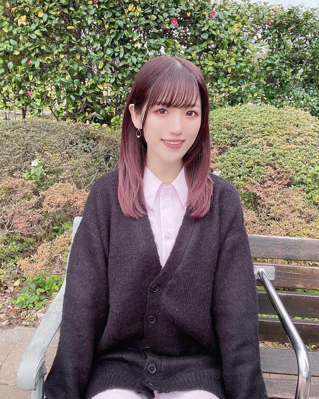 横山なつみのインスタグラム：「.  🪴🪴  ピクニック日和な日だった〜  ほんとは桜見たかったけど あんまり咲いてなくて えーんって感じだった🥲  #春 #カーディガン #カーディガンコーデ」
