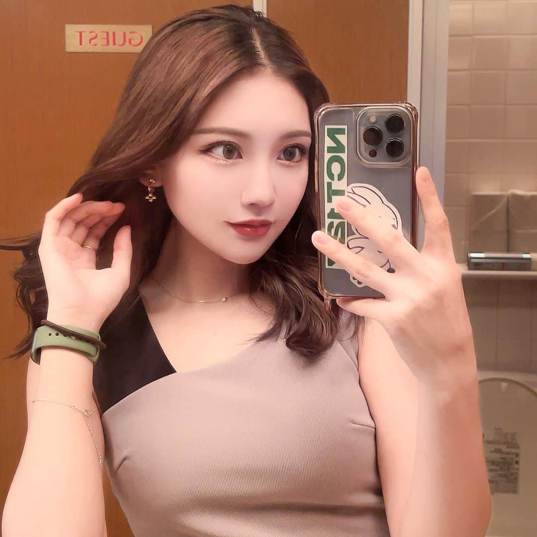 AYAのインスタグラム：「よく最近生存確認されますが 生きてますよ🍀*゜（笑）  近々報告ありますm(_ _)m」
