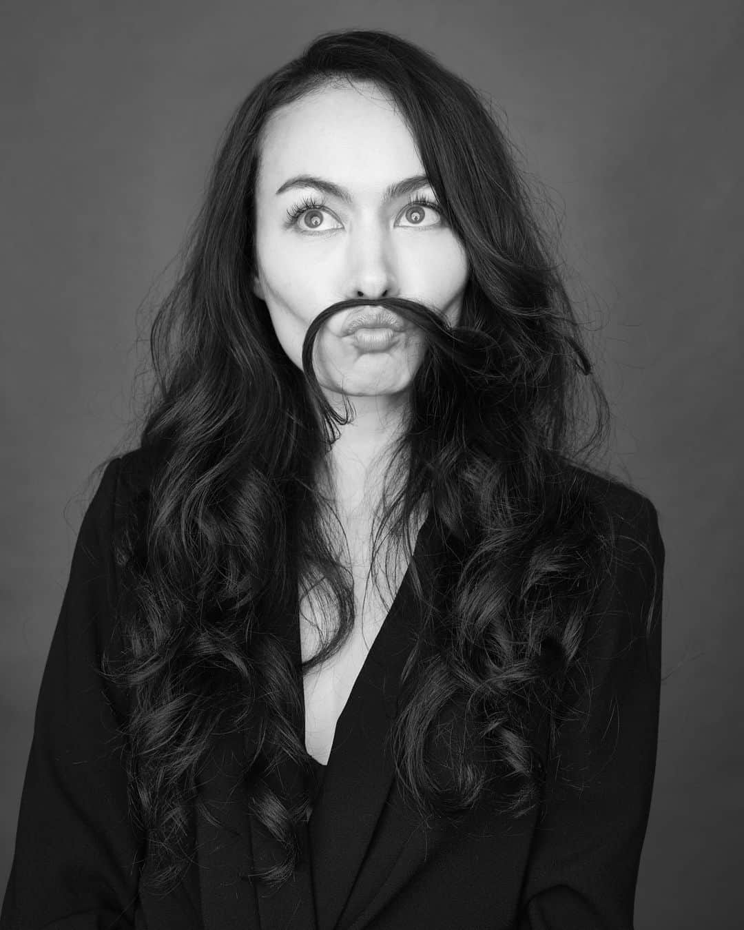 シャウラのインスタグラム：「プロフィール写真にしちゃおっかな〜 New profile photo?  Photo by @eric.micotto   #mustache #ヒゲ」